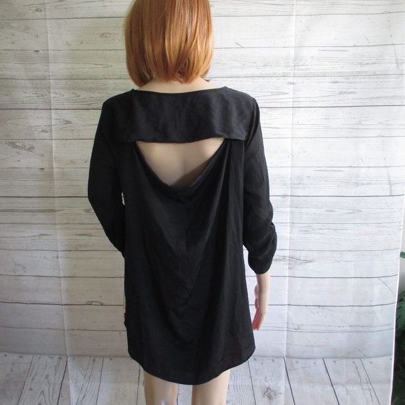 Apt. 9 Tops - NWT - Apt. 9 pretty open-back blouse - sz M -